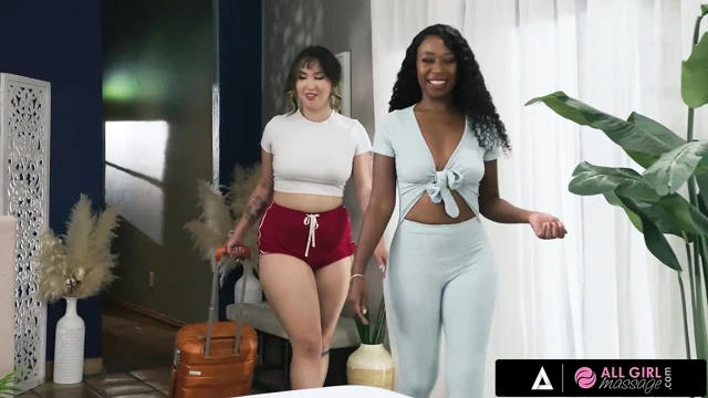 ALL GIRL MASSAGE - bnb sahibi harika makaslama eğlencesine yol açan bir masaj sunuyor