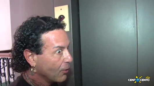 Morena taksi taksisiyle, Daiana Caxxi'ye biniyor (tam centoxcento filmi)