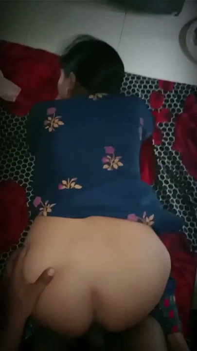 Ateşli Hintli evli kadın mavi takım elbiseli şalvarla sikiliyor | Klip 2