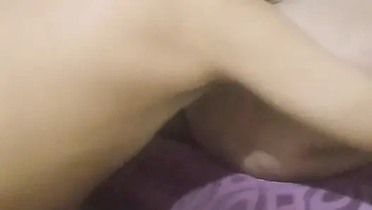 Hintli köylü kız arkadaş porno videosunda gerçek ev yapımı sikişiyor ateşli