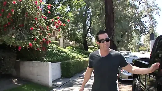 Hatun inanılmaz sulu yarık dev penisin çarpmasını bekliyor