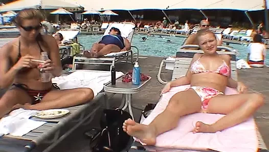 Şaşırtıcı sürtükler harika lezbiyen seks yapıyor