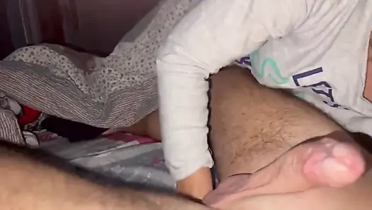 Üvey kız kardeşimle duş sonrası oral seks, gırtlağına kadar alma