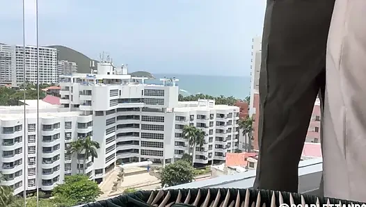 Üvey erkek kardeşim Nastro'nun eski sevgilisiyle tatile gidiyorum