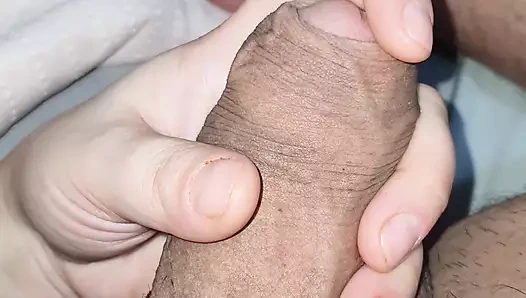 Üvey anne üvey oğlu büyük yarakla uyandı ve onu büyük bir ereksiyona götürdü