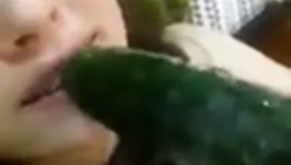 salatalık kız evde mastürbasyon