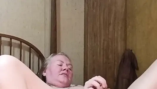 Azgın orta yaşlı seksi kadın telefonda
