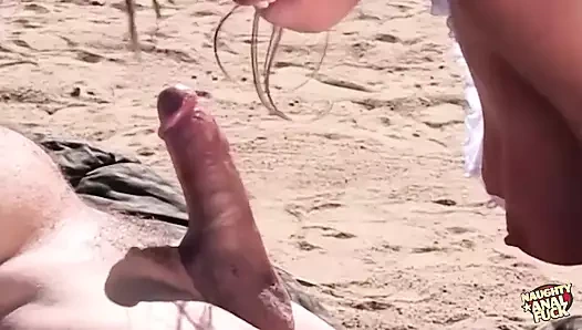 Çarpıcı otostopçu Naomi Russell mükemmel götünü çöl ortasında siktiriyor