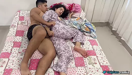 Dinlenmek için yatağa gideceğiz ve onun işini bitirene kadar dayanamam