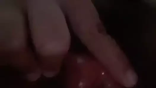 Asya kız yayılır kedi geniş açık