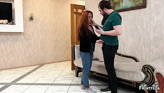 Orta yaşlı seksi kadın üvey oğlunun tüm taşaklarını boşaltmasını sağlıyor - üvey annesinin göğüslerine boşalma!