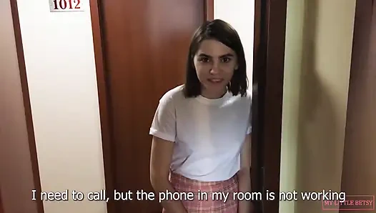 Sulu komşuyu otel odamda sikiyorum, onu sikiyorum ve iki kez boşalıyor