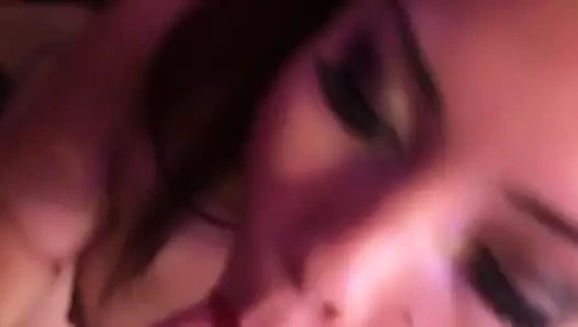 Jackie üzgün büyük bir horoz deepthroats!