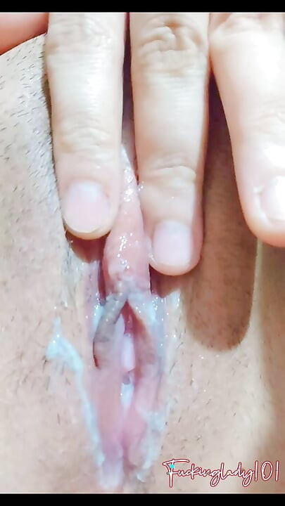 Azgın pinay bebek bakire amcığını parmaklıyor
