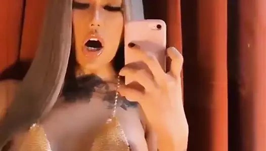 Benim güzel kız boşalmak süt