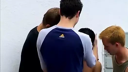 Dört dik twinks çılgın chain anal sikme eşcinsel alem seks