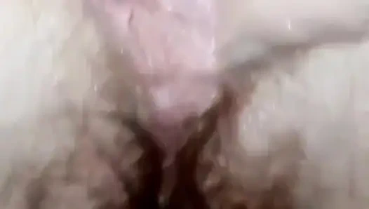 Yumruklanıyor.