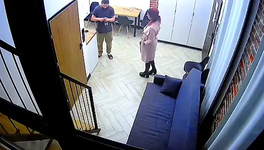 Beni bir fahişe gibi daireye davet etti