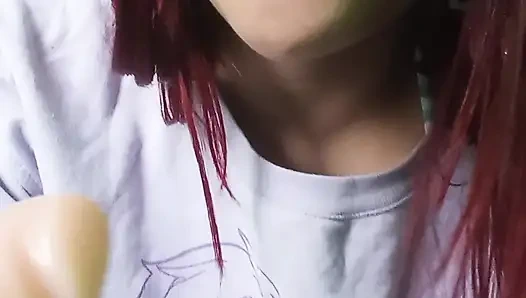 ciucciando un dildo!! (delizioso)