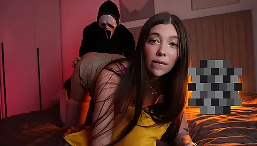 Cadılar bayramı! Ghostface bekaretimi alıyor