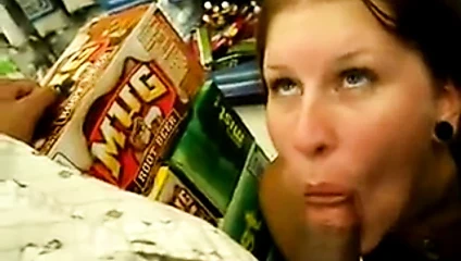 Pipe en publique  se faire sucer dans un supermarcher