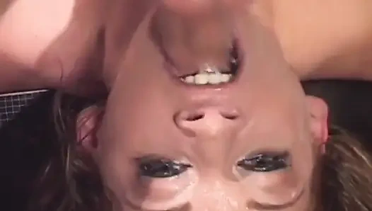 Sevimli 21 yaşındaki Fransız genç kızın yüzünü sikiyor