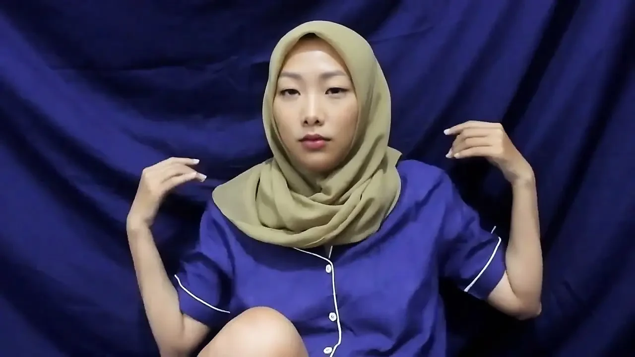 Hijab Amazing Mom Playing Dildo To Continue Fucking