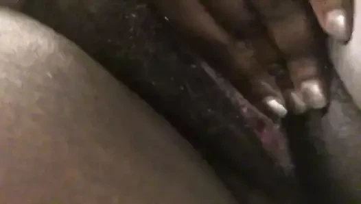 İş yerinde benim kedi oynuyor