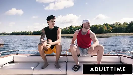 ADULT TIME - heteroseksüel arkadaşlar Marcus Mcneil ve Angel Elias hayal kırıklığı yaratan tekne gününü sert sikişe dönüştürüyor