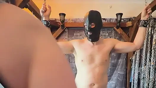 Bölüm 1:- domina satana ve blackberry orta yaşlı seksi kadın ilk kez zindanda ateşli masaj yapıyor.