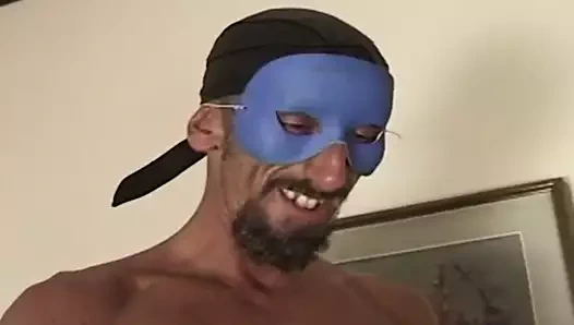 Adamının büyük sert yarağı tarafından sikilmeyi seviyor