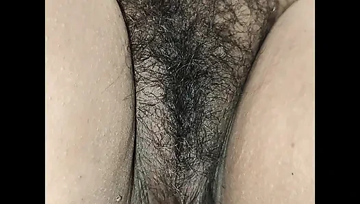 Hintli ev hanımı amcığını parmaklıyor