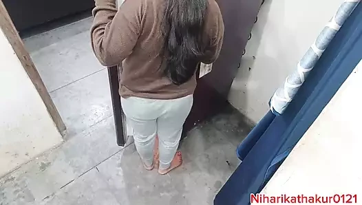 Kız mutfak buzdolabında götüne boşalmayla sikiliyor