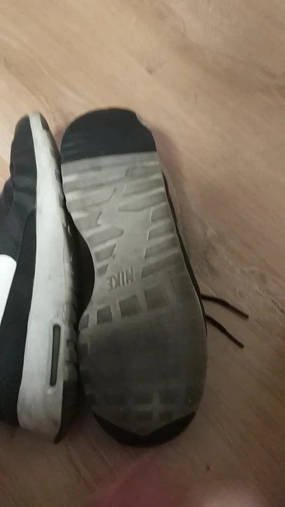 Kız kardeşinin spor ayakkabılarına boşalma - nike thea