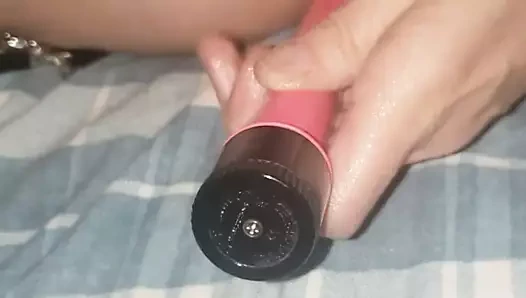 Kız arkadaşın oyuncaklarla ilk çift penetrasyonu