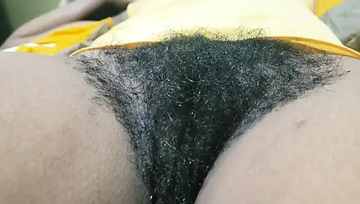 Latin kızıl saçlı bebek oyuncu enerjisi, doğal allure ve derin samimi bağlantı ile ateşli ve şehvetli bir deneyim yaratıyor