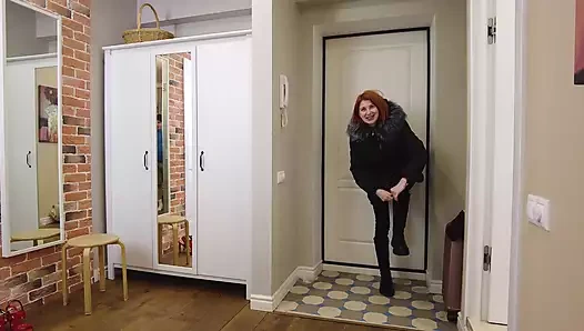 Kızıl saçlı kız camara'da yaşlı bir adam tarafından yalanıyor ve sikiliyor