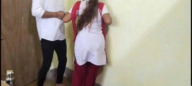 Hintli üniversite öğrencileri sınıfta kimse yokken ki ghapaghap videosu