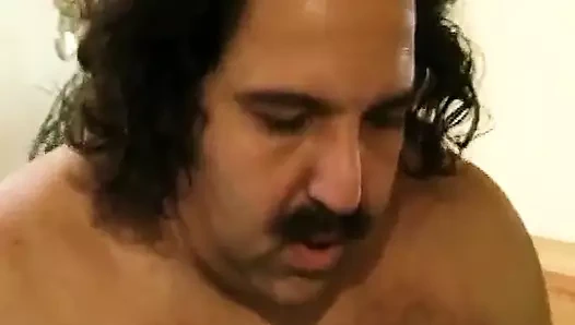 Bu ateşli sürtük her zaman anal sikişmeyi denemek istedi