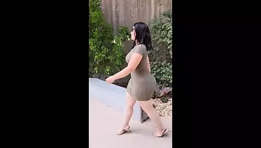 Şişman götlü latin pawg (chica con culo gigante) yürüyor