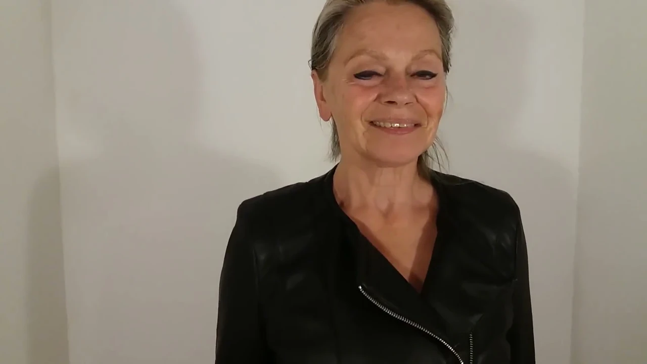 Hot Granny Wears Thongs and Leggings!
