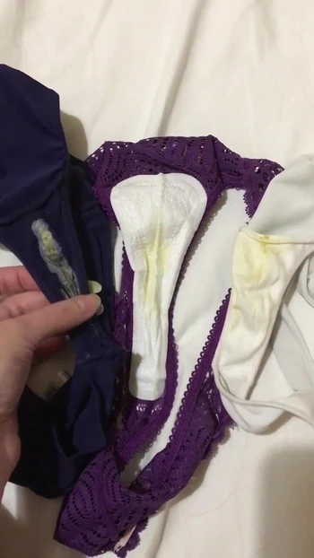 Завораживающий момент из "Ты обожаешь нюхать грязные трусы, правильно?! ОБЗОР русской госпожи на потертых трусиках крупным планом с "