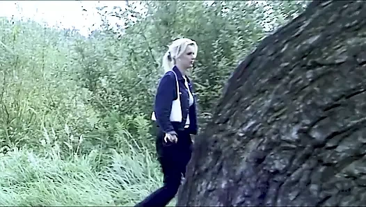 Ateşli sarışın açık havada aşırı azgın oluyor