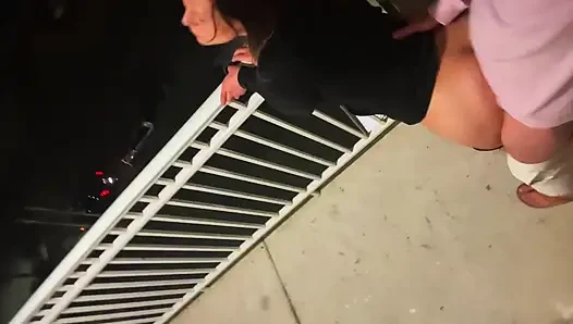 Riskli otel balkon sikişi ve plajda seks