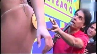 Bianca Leao e o fiapo enfiado no seu rabao