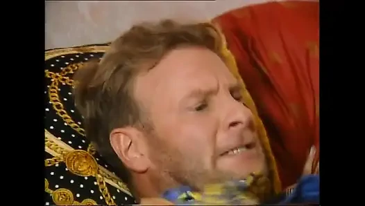 Büyük göğüsler, büyük yaraklı amcık ve göt