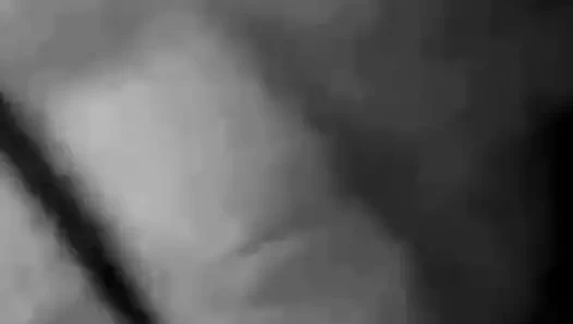 Göğüslerimi yüzüne karşı uygunsuz bir şekilde eziyorum