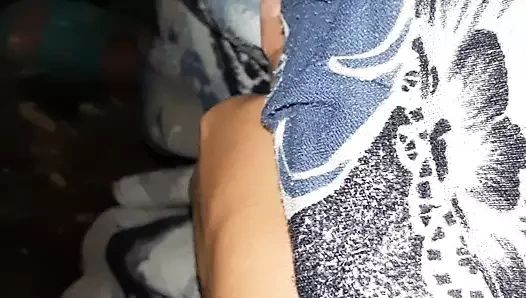 Boşalana kadar uzun bir elbise içinde amcığıma mastürbasyon yapıyorum - lesbian-candys