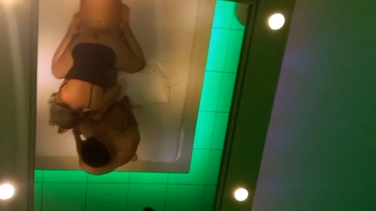 Piç beni motelde sikti ve sikine çok geldim!! Erkek amcığımın içine boşaldıktan sonra gavatın yarağına oturdum