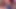 Orta yaşlı seksi kadının büyük göğüslerini sutyeninde tutuyor